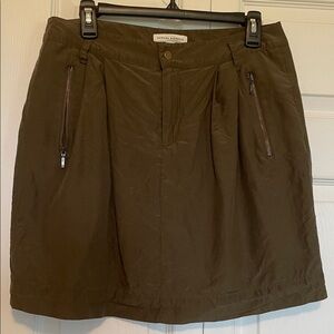 Banana Republic 10 silk blend Dark Olive Mini Skirt zip front/pockets pleated